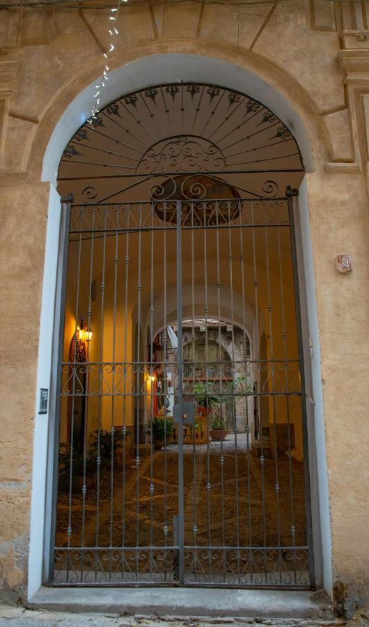 La Maison A La Cathedral Palermo Kültér fotó